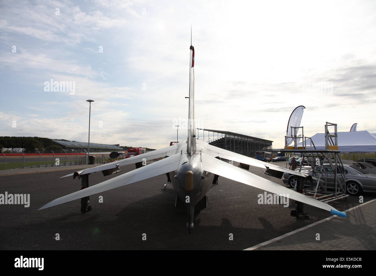 Aktion bei der Silverstone Classic 2014. Größte Klassiker und Sportwagen-Rennen der Welt. Harrier Jump Jet Stockfoto