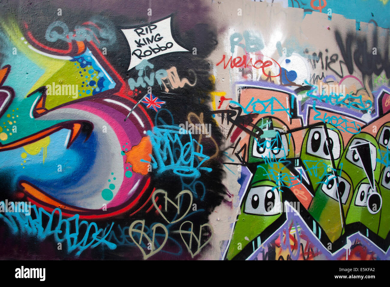 London, UK. 3. August 2014. Graffiti Künstler Banksy Erzrivale King Robbo ist nach drei Jahren im Koma gestorben. Der verstorbenen Künstler erlitt eine mysteriöse Kopfverletzung im Jahr 2011 und wurde in einem induzierten Koma gelegt. Am 31. Juli verlor er seinen Kampf für das Leben. Die beiden Künstler waren Erzrivalen, gegenseitig ihre Werke, die nicht die übliche Praxis in der Streetart-Künstler-Gemeinschaft ist oft zu verändern. Bildnachweis: Jeffrey Blackler/Alamy Live-Nachrichten Stockfoto