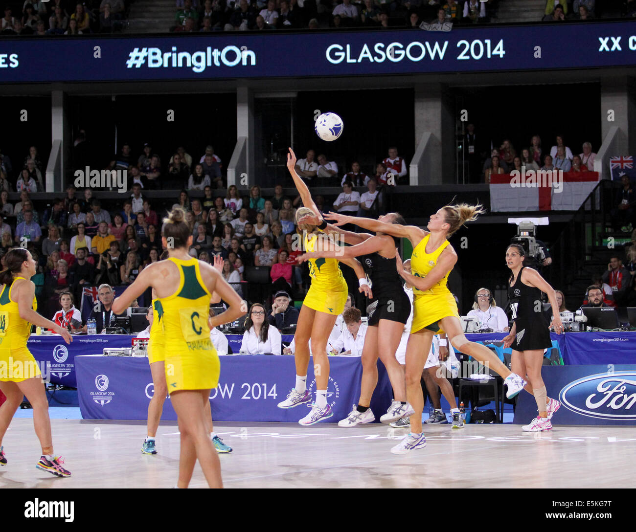 SSE Hydro Glasgow Schottland 3. August 2014. Commonwealth Games Glasgow Tag 11. Korbball final Aus V NZL.  Deutschland nehmen von 58 Tore bis 40 Gold. Stockfoto