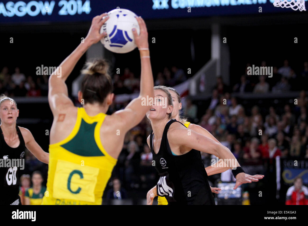 SSE Hydro Glasgow Schottland 3. August 2014. Commonwealth Games Glasgow Tag 11. Korbball final Aus V NZL.  Deutschland nehmen von 58 Tore bis 40 Gold. Stockfoto