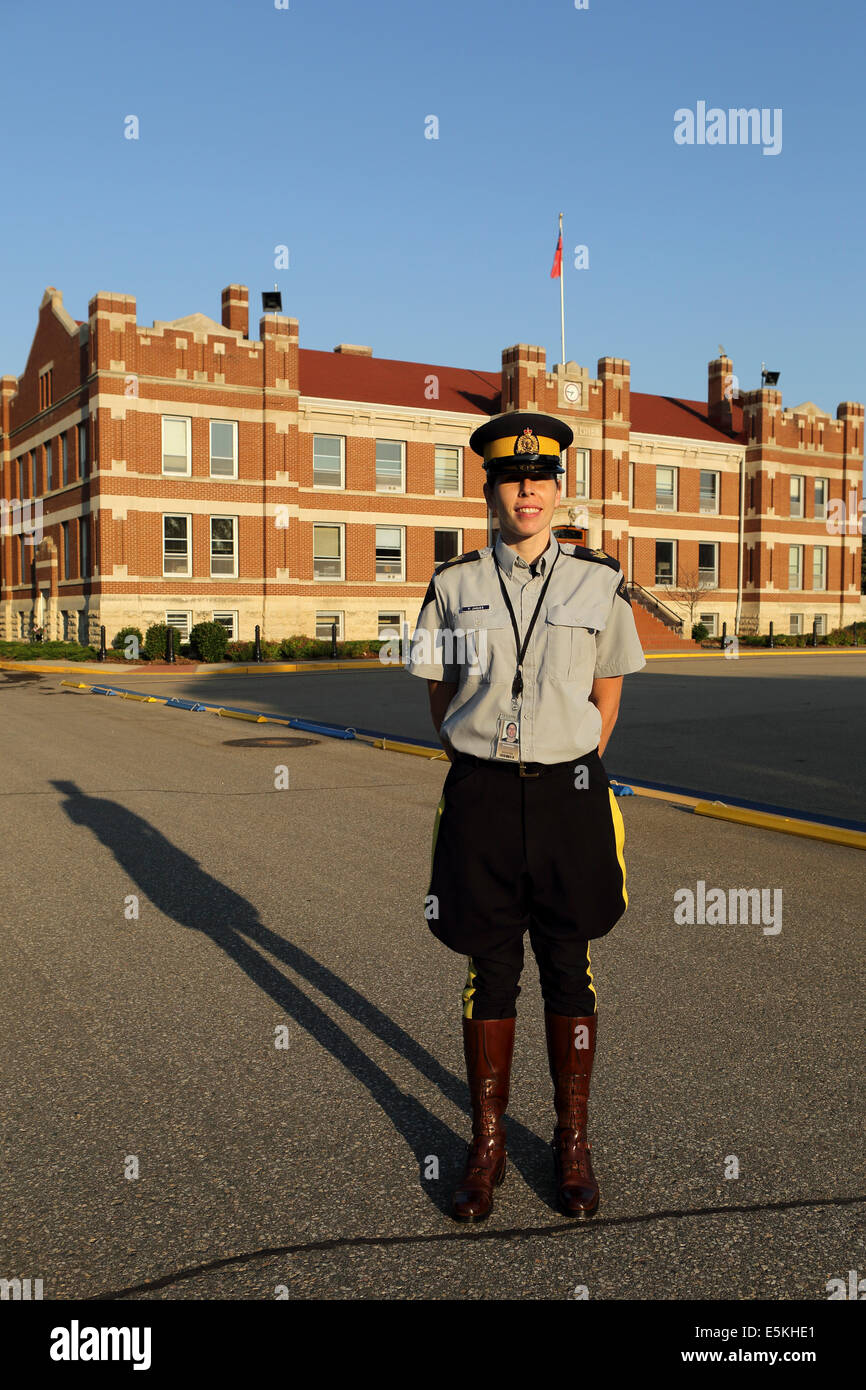 Eine weibliche Sergeant bei der Royal Canadian Mounted Police (RCMP) Depot in Regina, Saskatchewan. Stockfoto