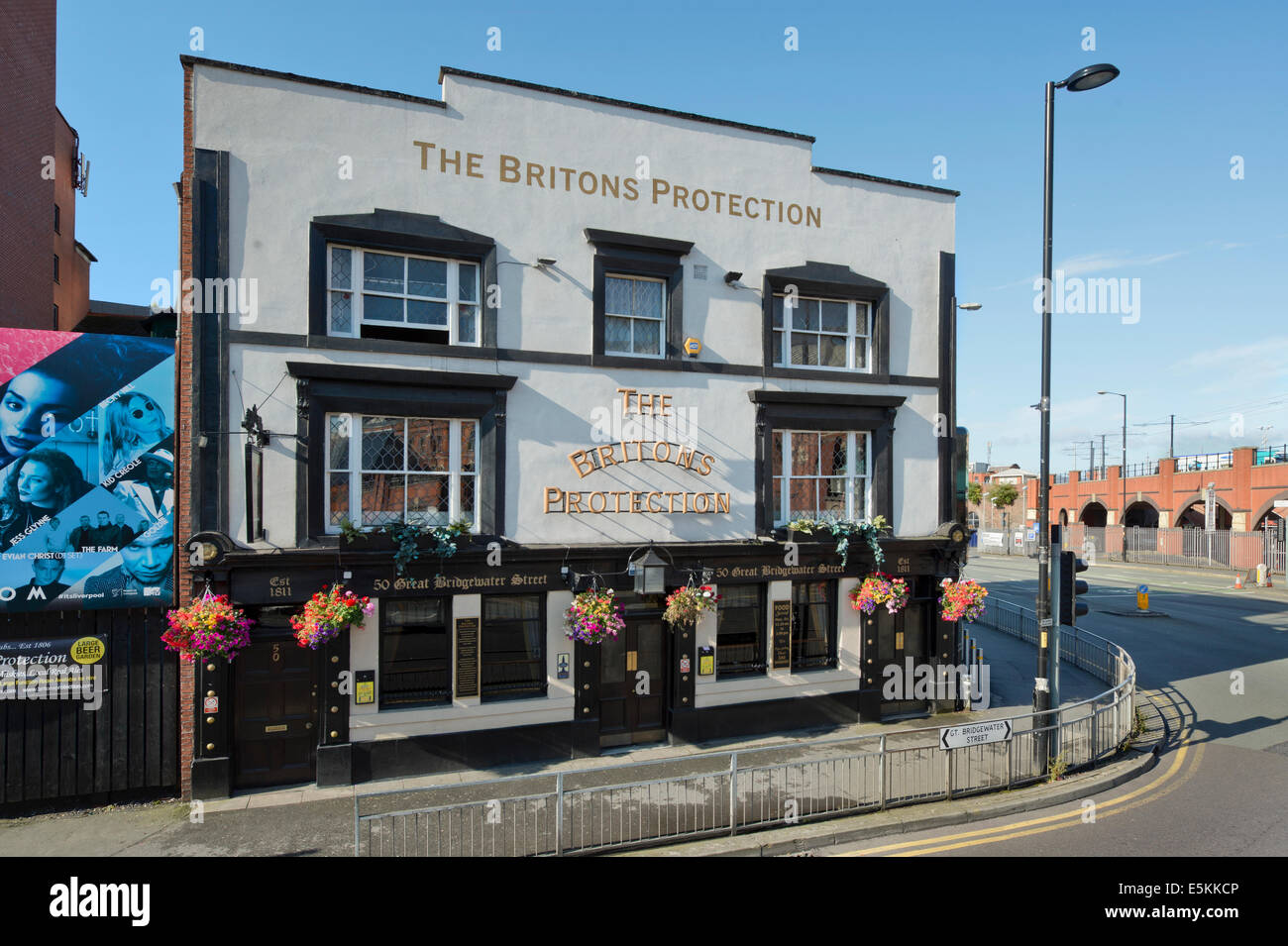 Die Briten Schutz traditionellen englischen Stadt Pub, befindet sich auf große Bridgewater Street, Manchester, UK. Stockfoto