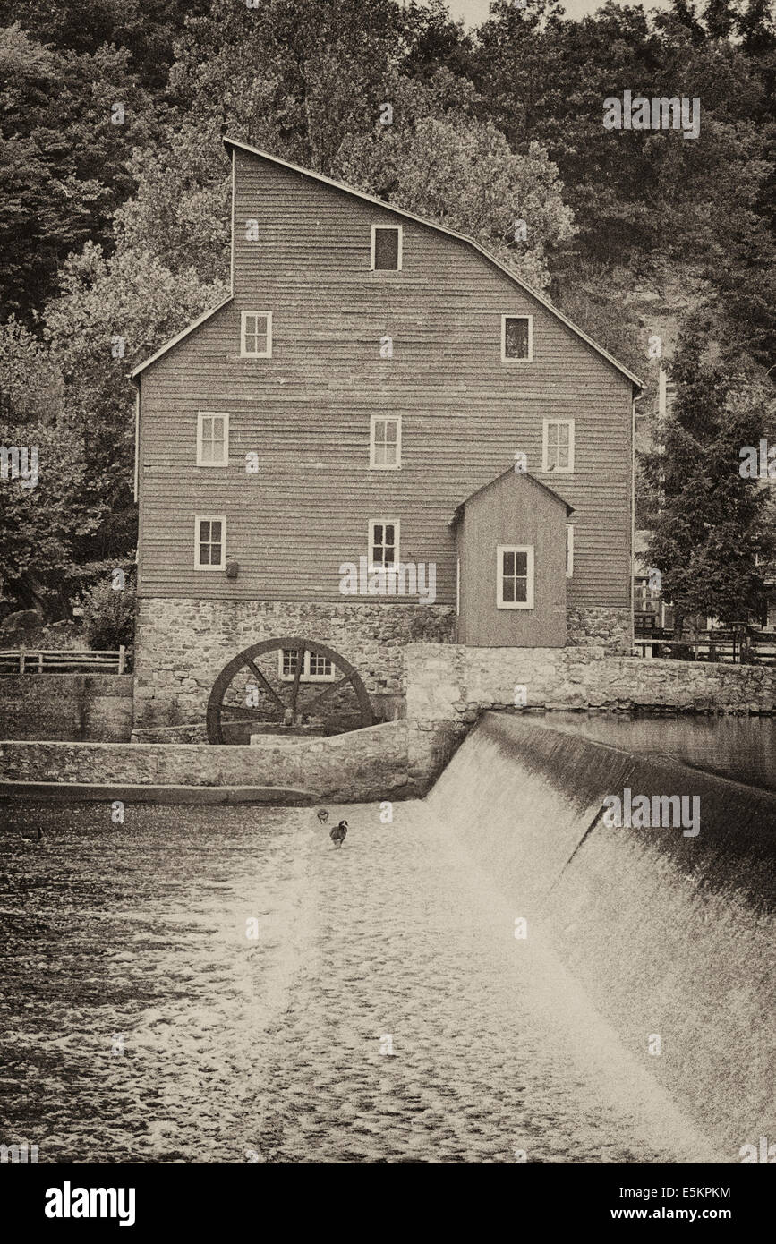 Alte rote Mühle in Clinton, New Jersey, ca. 1985 Stockfoto