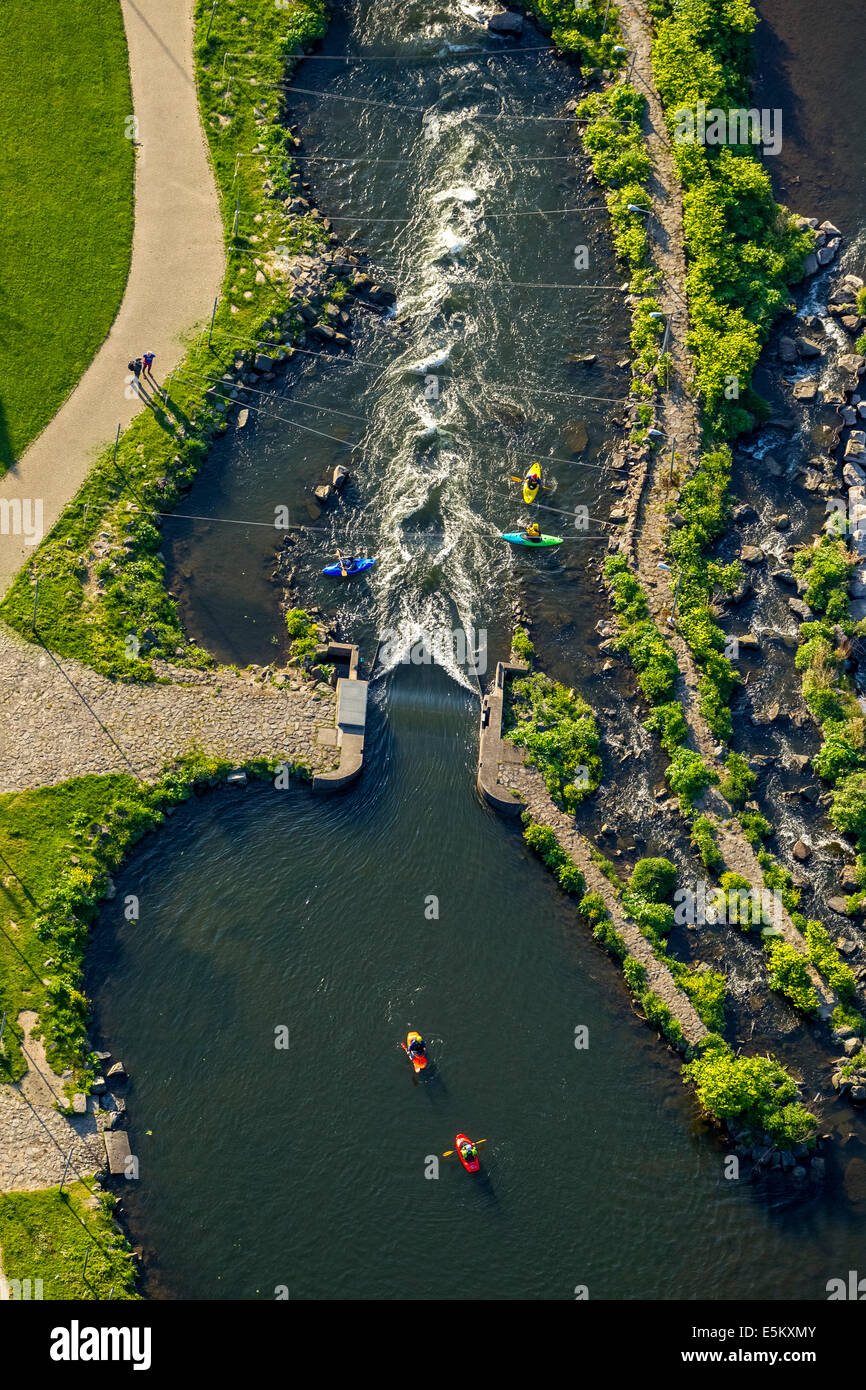 Luftaufnahme, Kanufahren auf der Wildwasserbahn am Fluss Lenne, Hohenlimburg, Hagen, Ruhrgebiet, Nordrhein-Westfalen Stockfoto