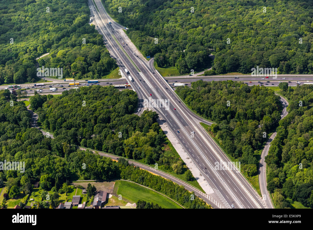 Luftaufnahme, Autobahn Kreuzung Oberhausen, A2 und A3 Autobahnen, Oberhausen, Ruhrgebiet, Nordrhein-Westfalen, Deutschland Stockfoto