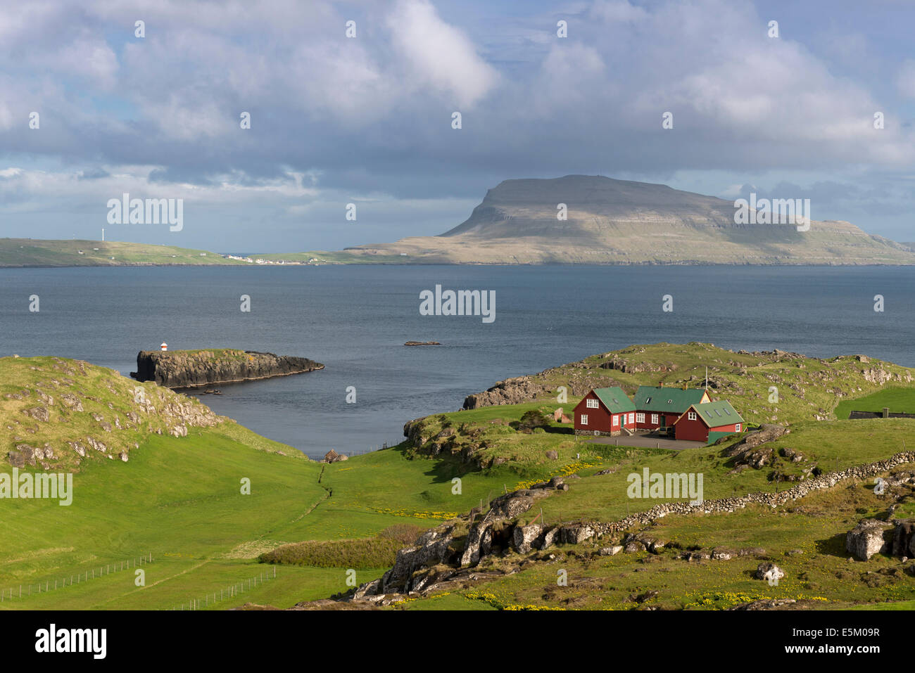 Nolsoy Island, gesehen von Hoyvík auf Streymoy, Färöer-Inseln, Dänemark Stockfoto