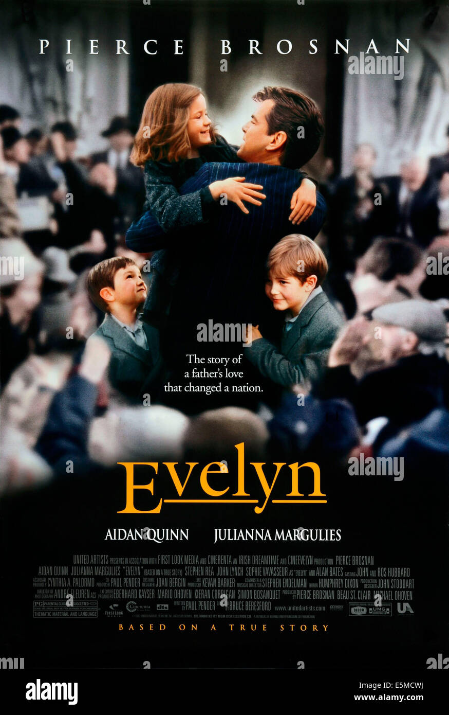 EVELYN, US Plakatkunst, Niall Beagan, Sophie Vavasseur, Pierce Brosnan, Hugh MacDonagh, 2002. © United Artists/Courtesy Everett Stockfoto