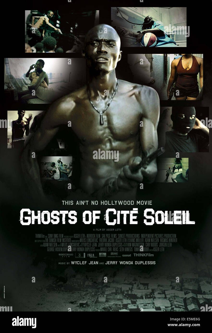 Geister der CITE SOLEIL, Winson "2Pac" Jean (Mitte), 2006. © Sony BMG/Courtesy Everett Collection Stockfoto