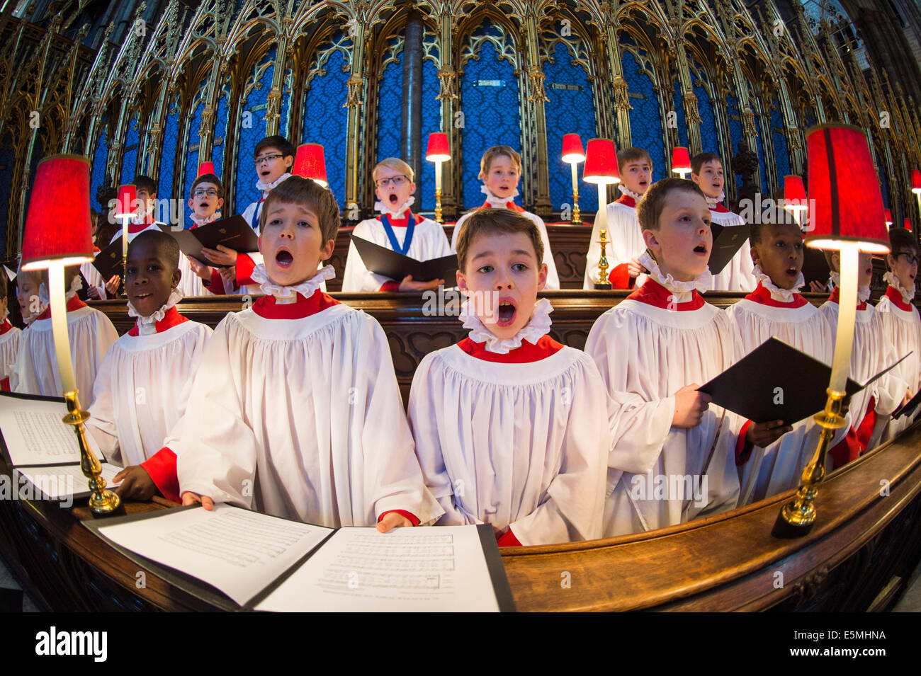 Westminster Abbey.Pic zeigt Sängerknaben von Westminster Abbey Proben vor den Veranstaltungen zu Weihnachten Stockfoto