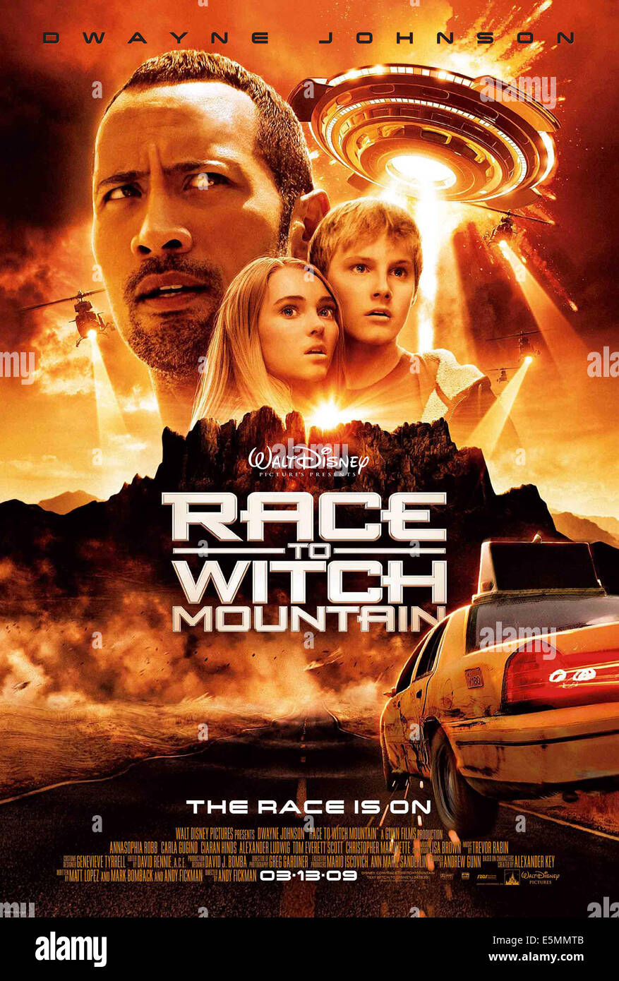 RACE TO WITCH MOUNTAIN, von links: Dwayne Johnson, AnnaSophia Robb, Alexander Ludwig, 2009. © Walt Disney Co. / Höflichkeit: Stockfoto