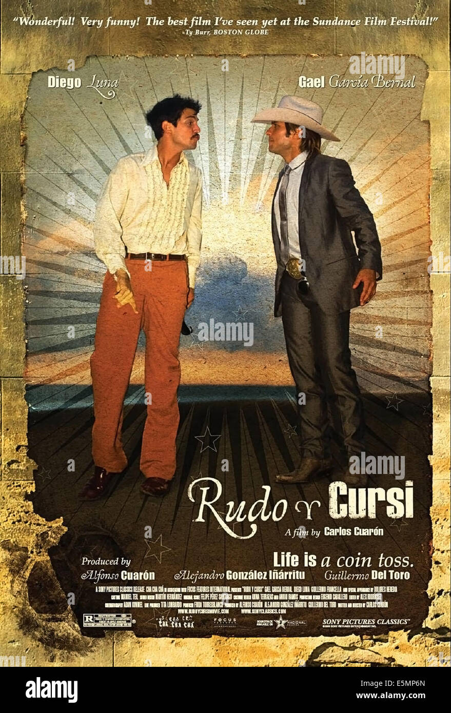 RUDO Y CURSI, US Plakatkunst, von links: Diego Luna, Gael Garcia Bernal, 2008. © Sony Bilder/Courtesy Everett Collection Stockfoto