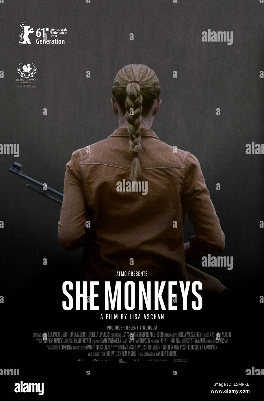 SHE MONKEYS, (aka APFLICKORNA), schwedische Plakat auf Englisch, 2011. Stockfoto