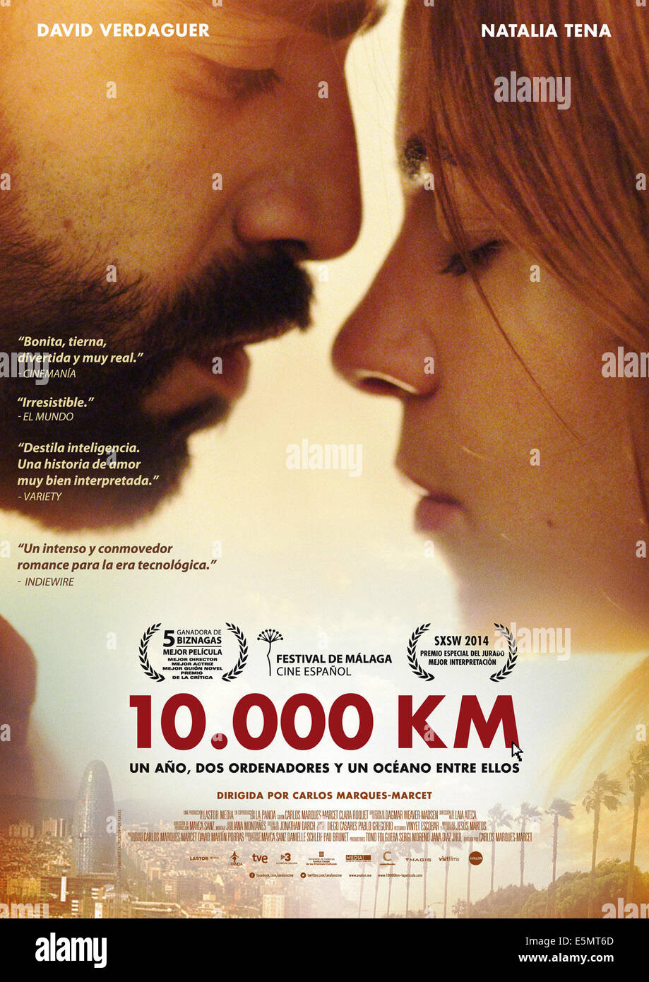 10.000 KM (aka zehntausend Kilometer, auch bekannt als LONG DISTANCE), Festival-Plakat-Kunst in spanischer Sprache, von links: David Verdaguer Stockfoto
