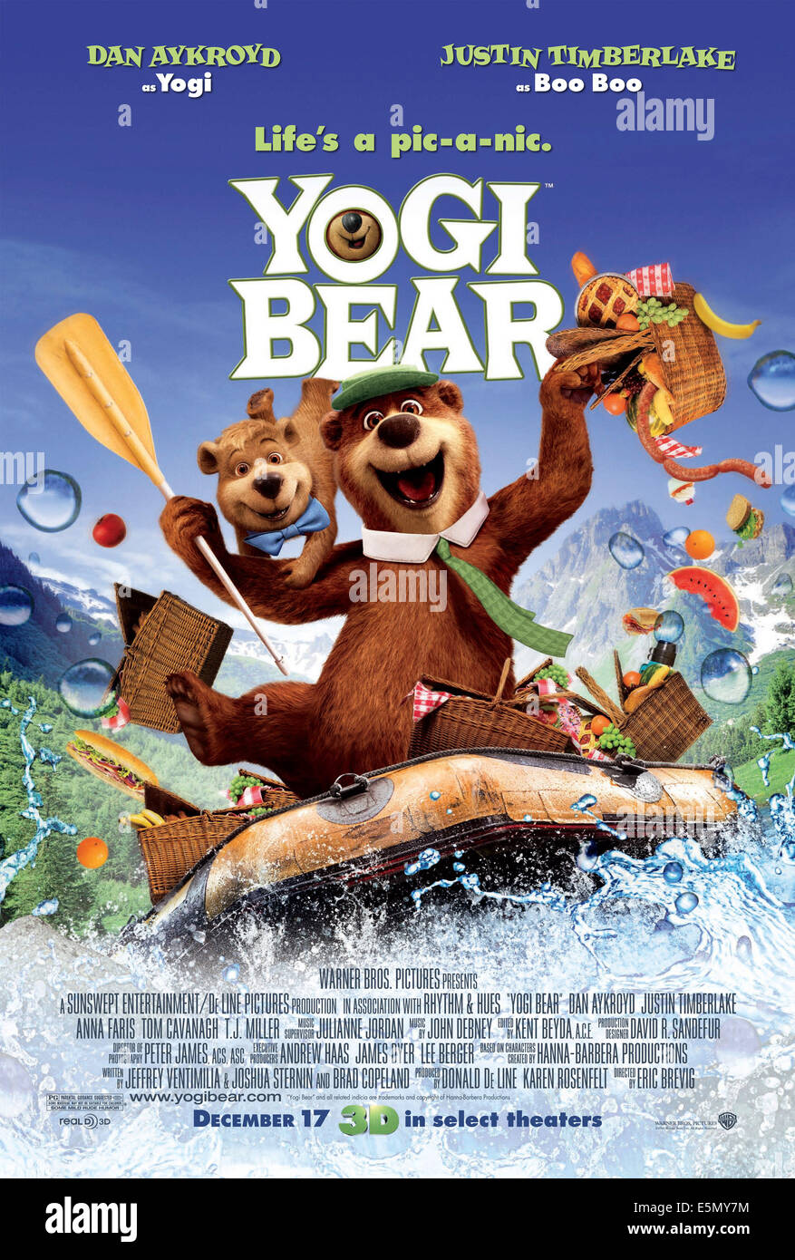 YOGI BEAR, von links: Boo-Boo Bear (Stimme: Justin Timberlake), Yogi Bear (Stimme: Dan Aykroyd) auf Plakatkunst, 2010. © Warner Stockfoto