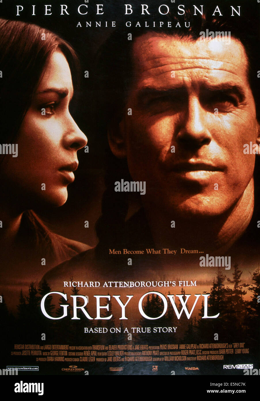 GRAU-Eule, von links: Annie Galipeau, Pierce Brosnan, 1999, © Largo Entertainment/Courtesy Everett Collection Stockfoto