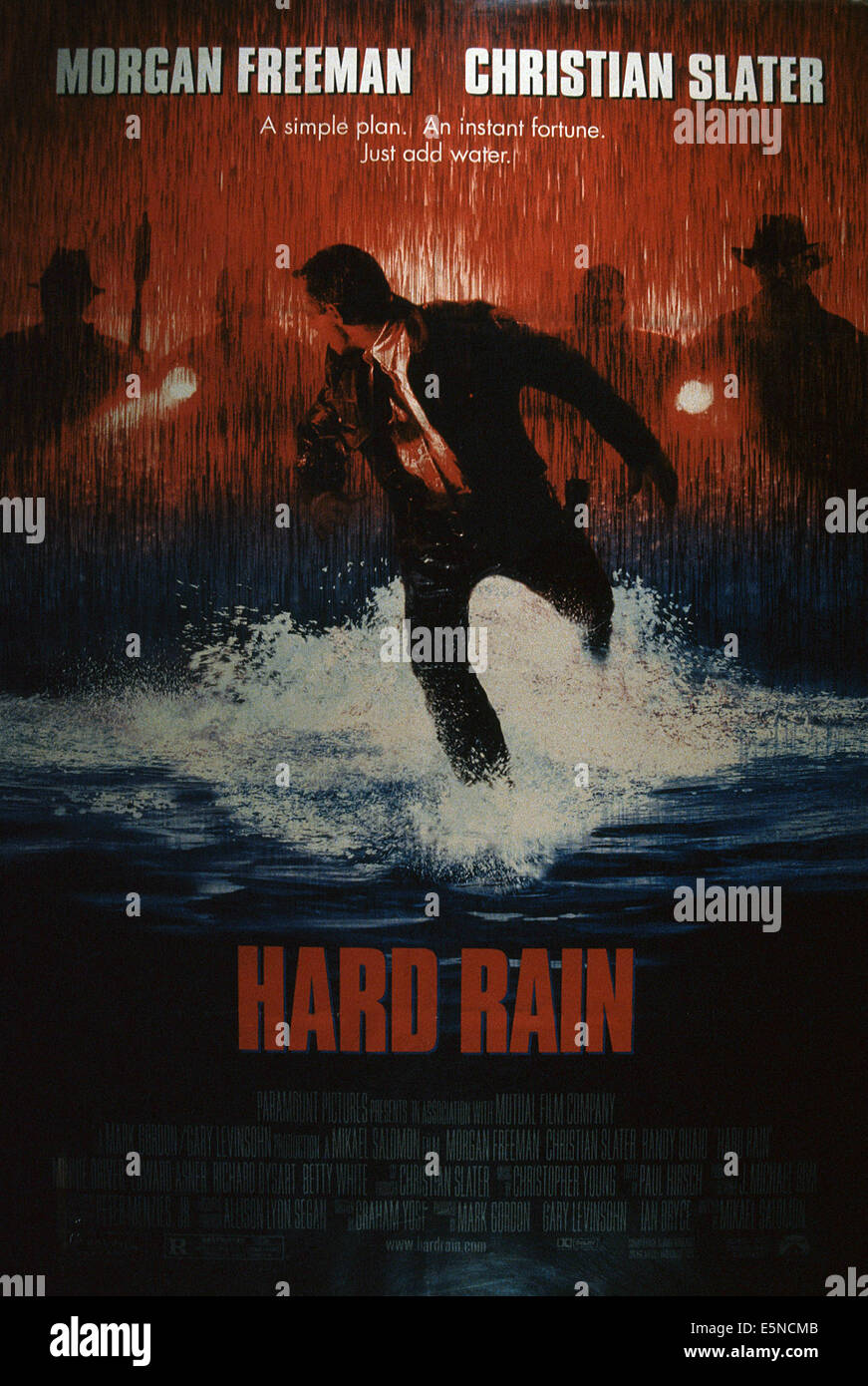 HARD RAIN, Christian Slater (vorne), 1998, © Paramount/Courtesy Everett Collection Stockfoto