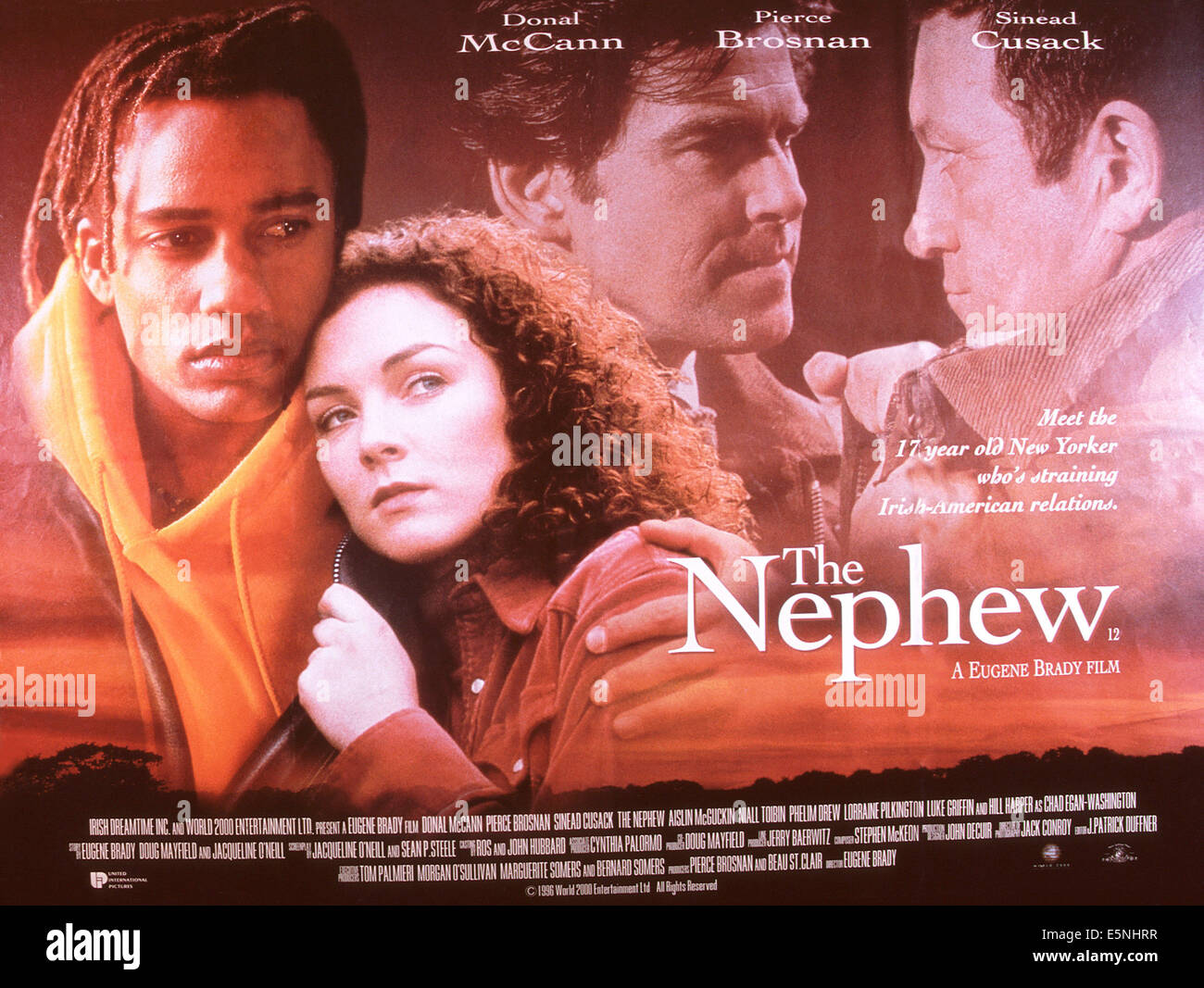 DER Neffe US Lobbycard, von links: Hill Harper, Aislin McGucklin, Pierce Brosnan, Donal McCann, 1998. © World 2000 Stockfoto