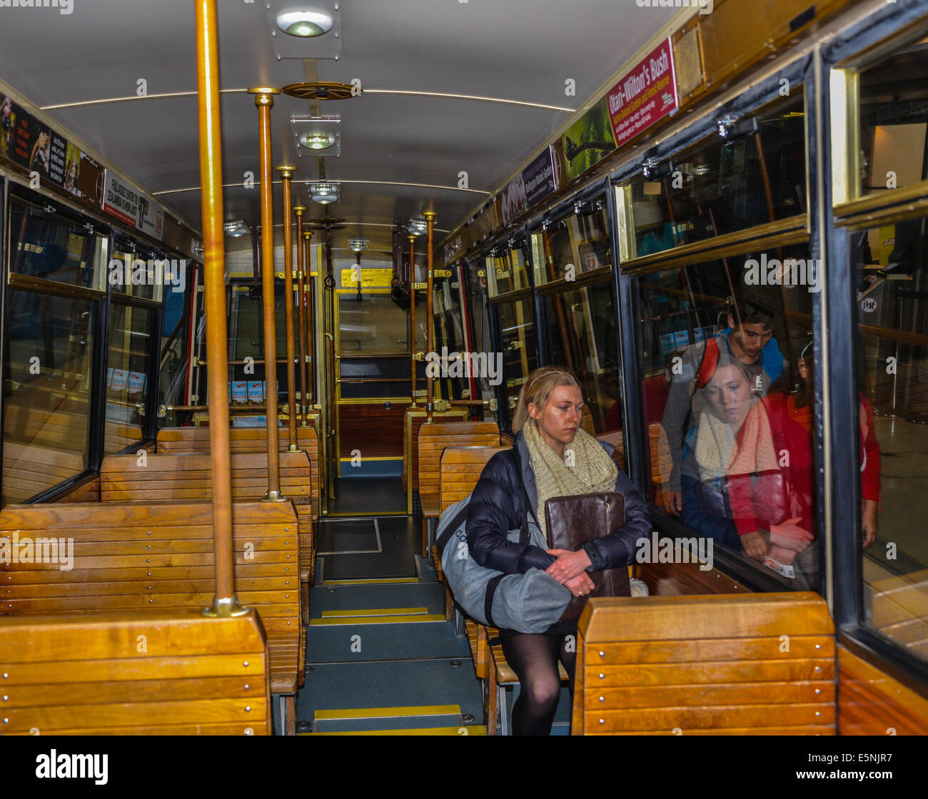 Wellington Hauptstadt von Neuseeland Lambton Quay Seilbahn Straßenbahn Interieur mit Passagieren. Reisen zwischen Lambton und Kelburn Stockfoto