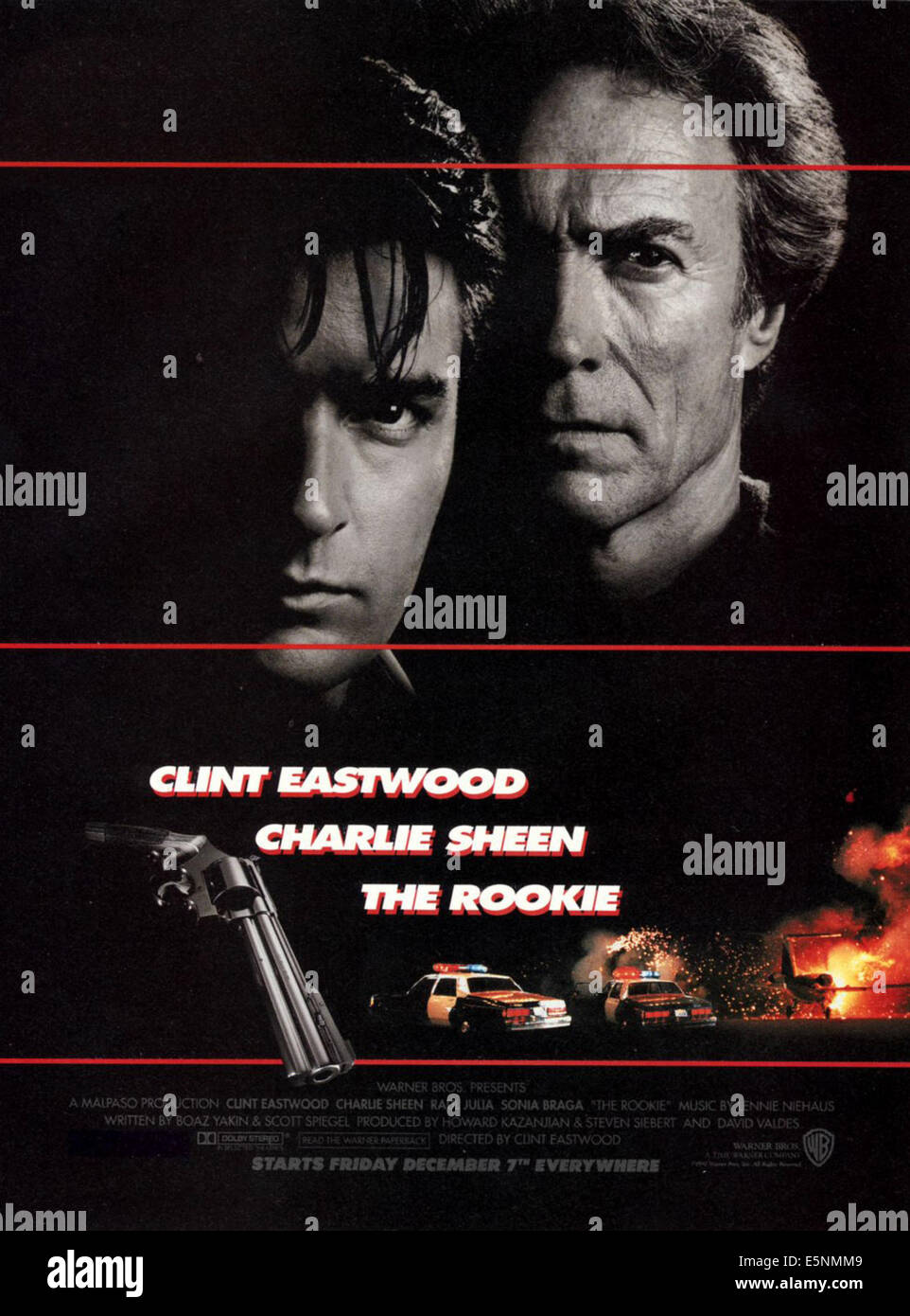 DER ROOKIE US Plakatkunst, von links: Charlie Sheen, Clint Eastwood, 1990. © Warner Bros. / Courtesy Everett Collection Stockfoto