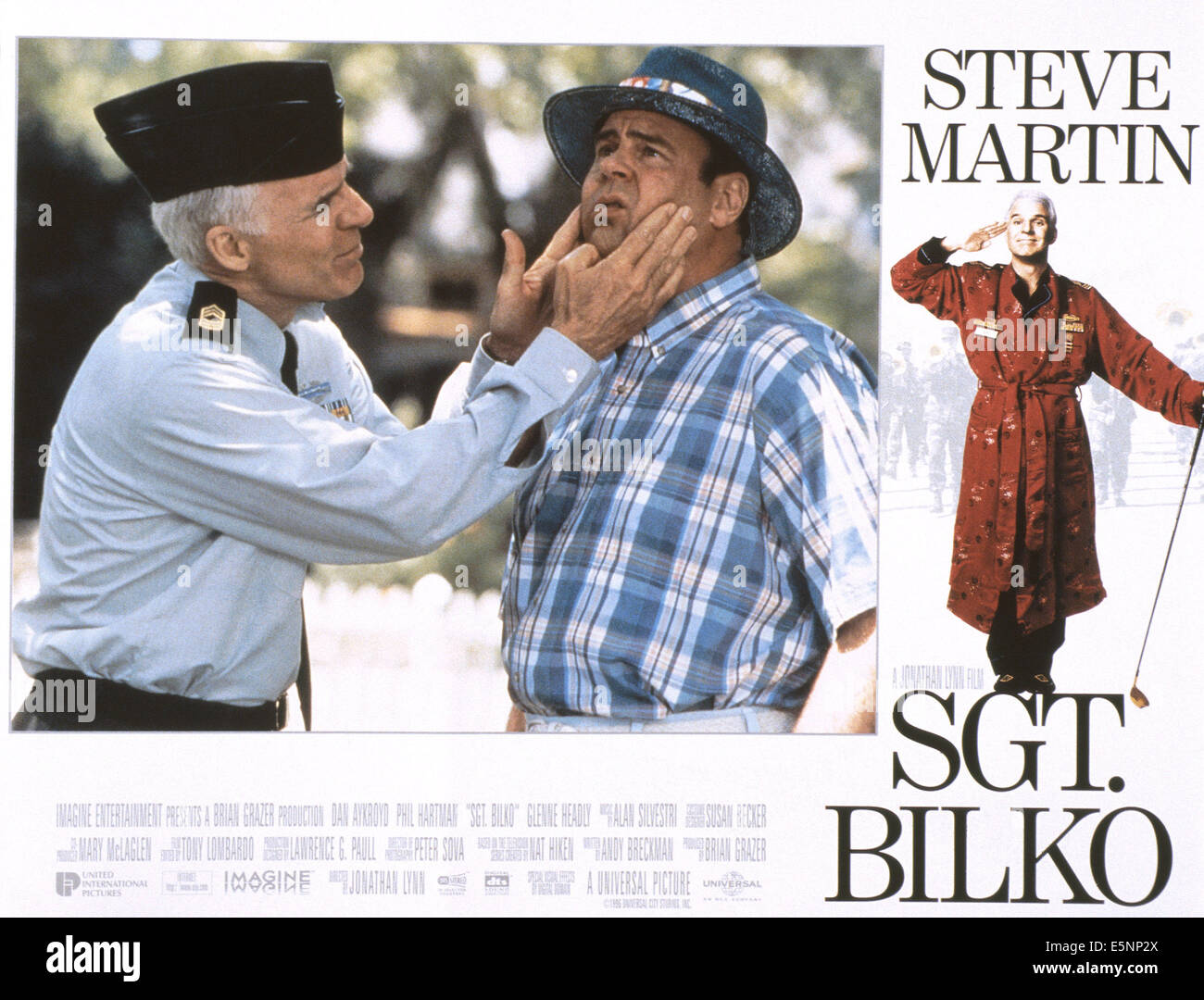 Sgt BILKO, US Lobbycard, von links: Steve Martin, Dan Aykroyd, Steve Martin, 1996, © Universal/Courtesy Everett Collection Stockfoto