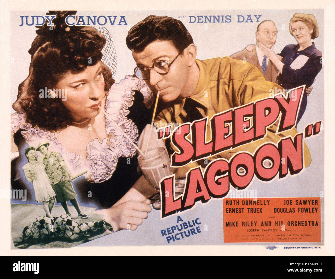 SLEEPY LAGOON, US Lobbyard, von links: Judy Canova, Dennis Day, Ernest Truex, Ruth Donnelly, 1943 Stockfoto