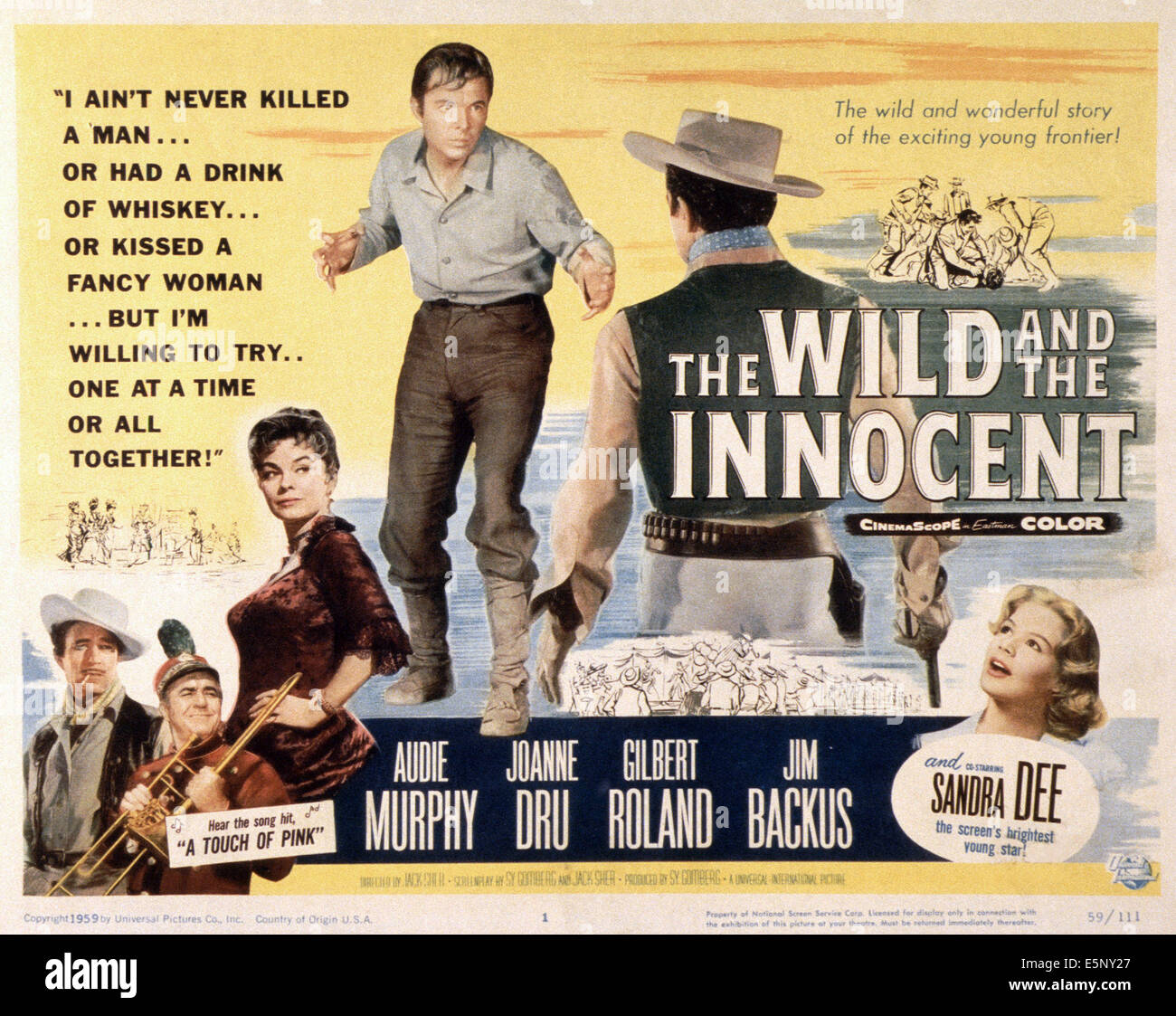 DIE wilde und THE INNOCENT, US-Plakat, von links: Gilbert Roland, Jim Backus, Joanne Dru, Audie Murphy, Gilbert Roland, Sandra Stockfoto