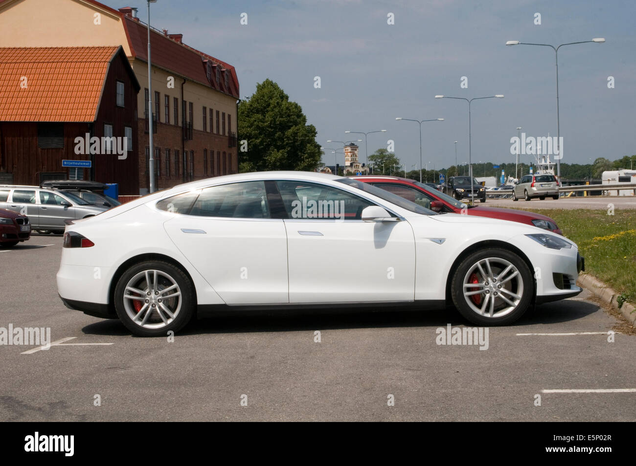 Tesla Auto Autos Modell s Elektrofahrzeug Fahrzeuge Premium Salon luxury Stockfoto