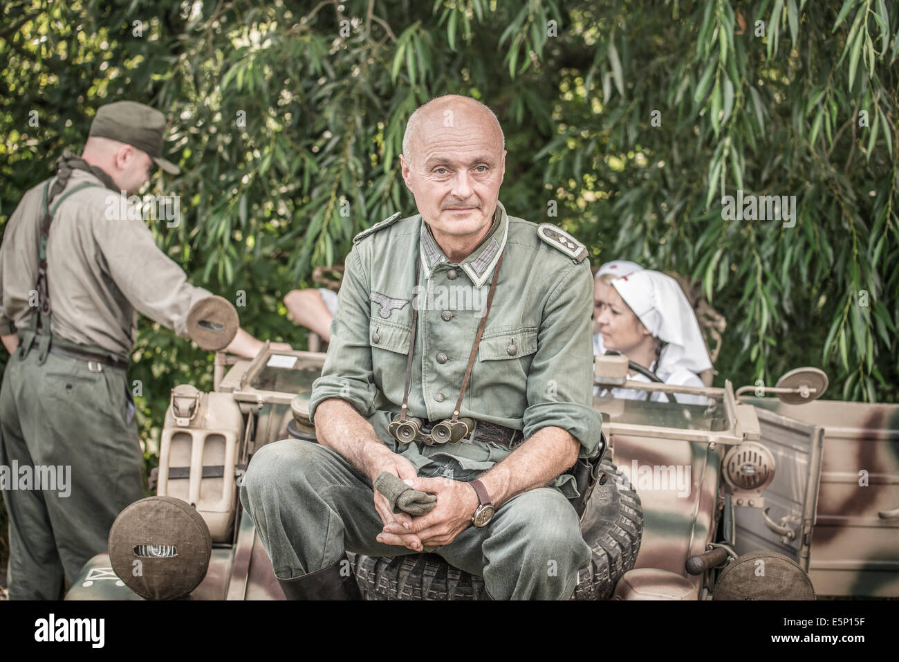 TEKOV, Slowakei - Juli 26,2014: Deutsche Leutnant auf eine Pause während der Nachstellung des zweiten Weltkriegs kämpft in der Slowakei Stockfoto