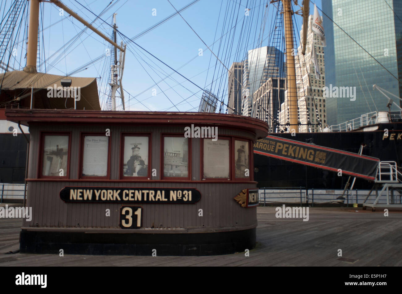 Das Pilot-Haus der ehemaligen New York Central Railroad Dampf Schlepper Nr. 31 auf dem Display am Pier 16 am South Street Seaport. Hafen Pier 1 Stockfoto