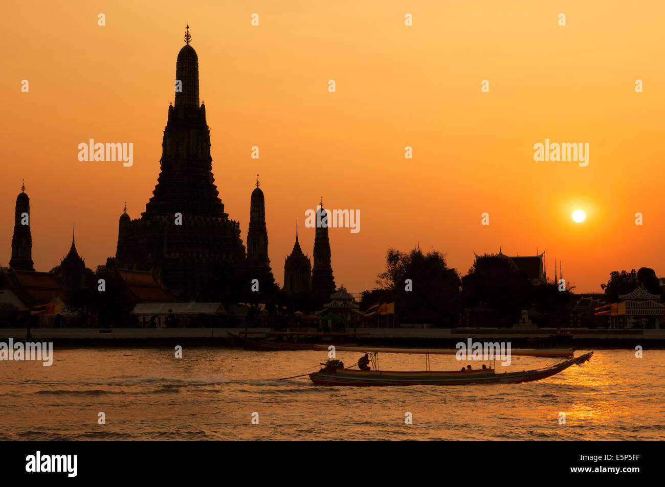 Wat Arun und Chao Phraya River, Bangkok, Thailand Stockfoto