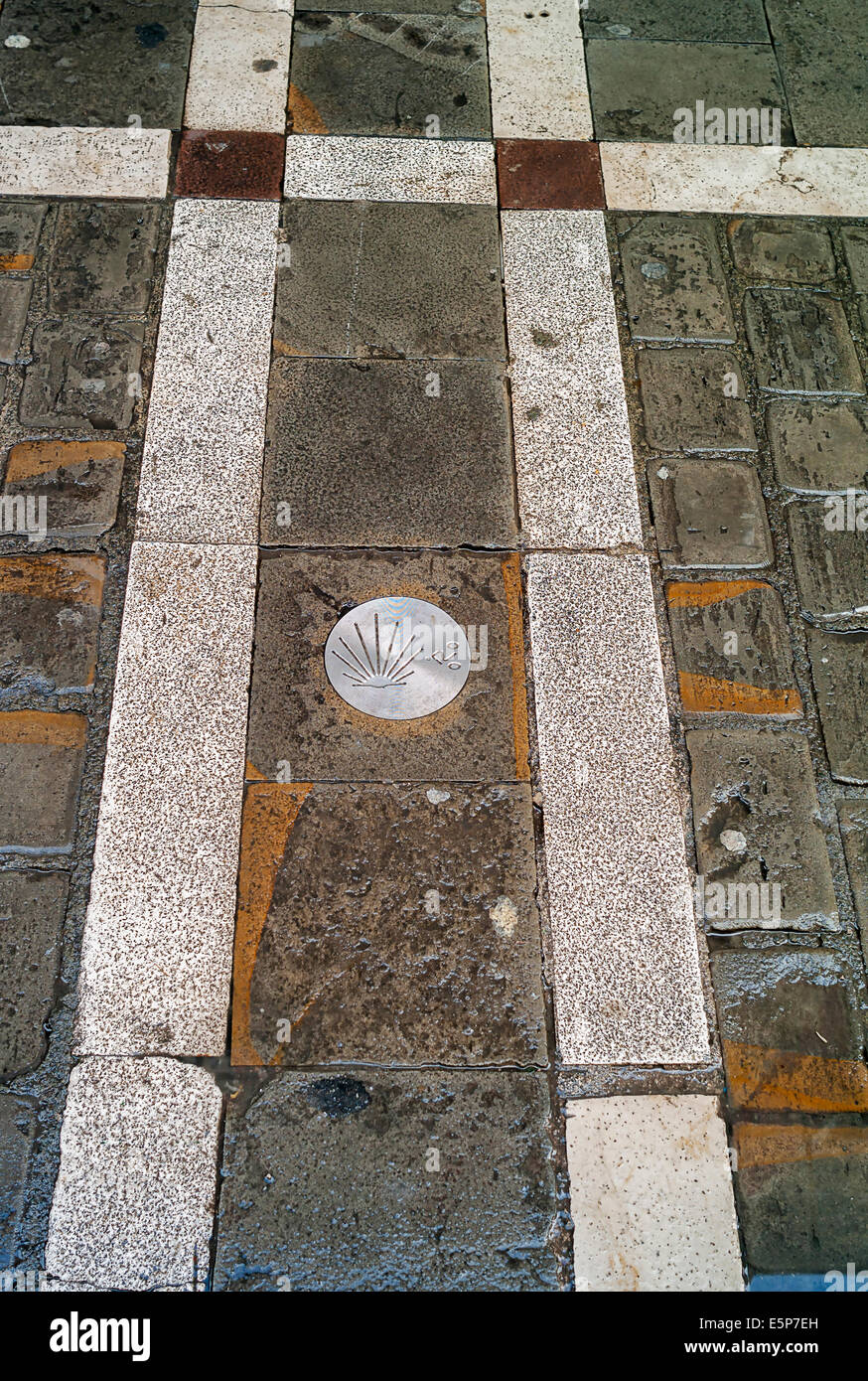 -Symbol des Santiago Weg - Pamplona (Spanien). Stockfoto