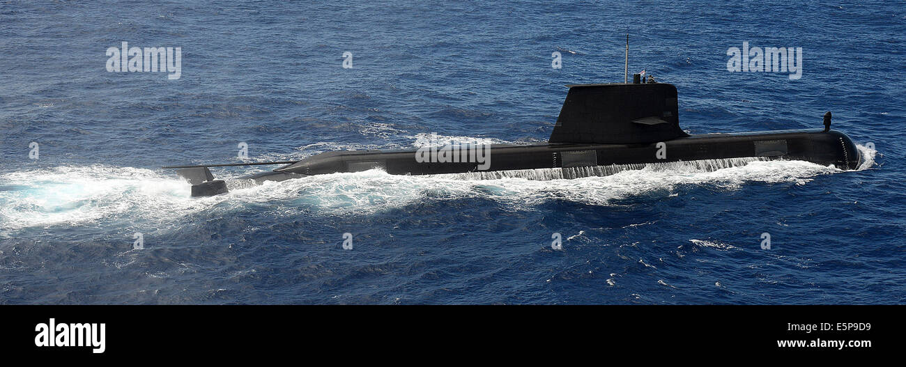 Ein u-Boot der Royal Canadian Navy Collins-Klasse Transite die Oberfläche während der Rand des Pazifik Übung 25. Juli 2014 vor der Küste von Hawaii. Stockfoto