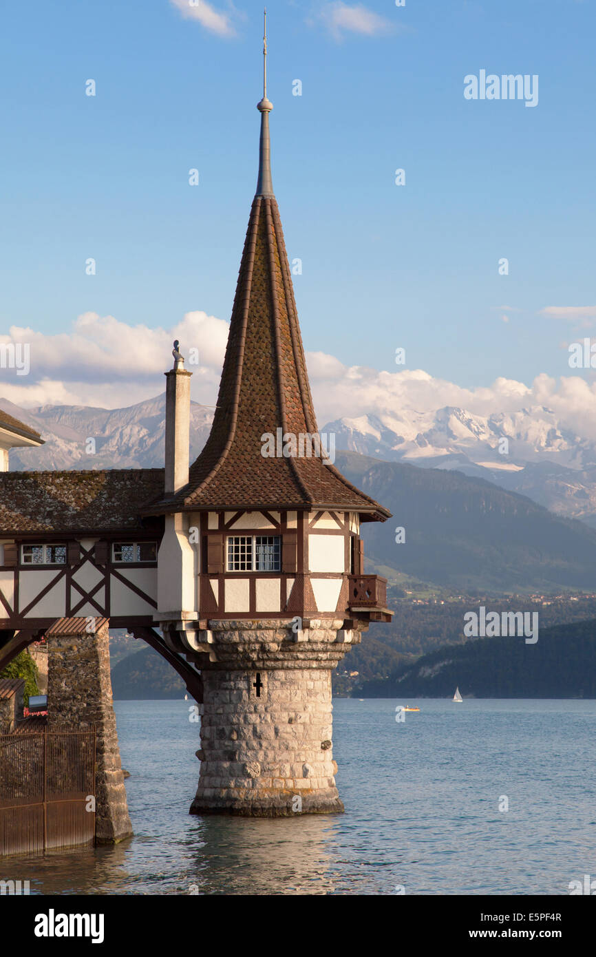 Römischen Turm von Oberhofen am Thunersee, Schweiz Schloss. Stockfoto
