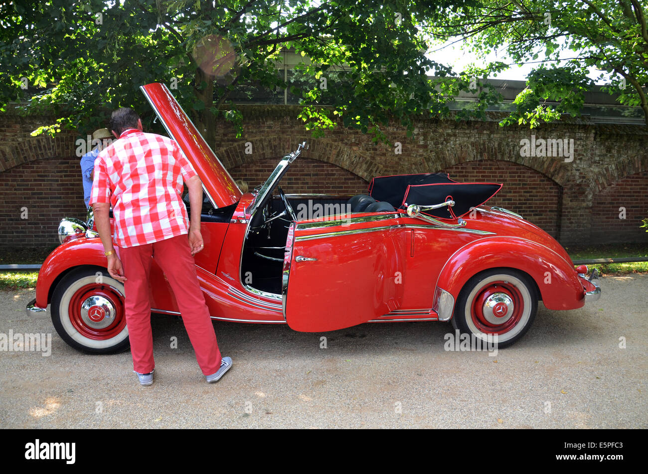 aufgeschlüsselt Mercedes Benz Cabrio bei klassischen Tagen Schloss Dyck Deutschland Stockfoto