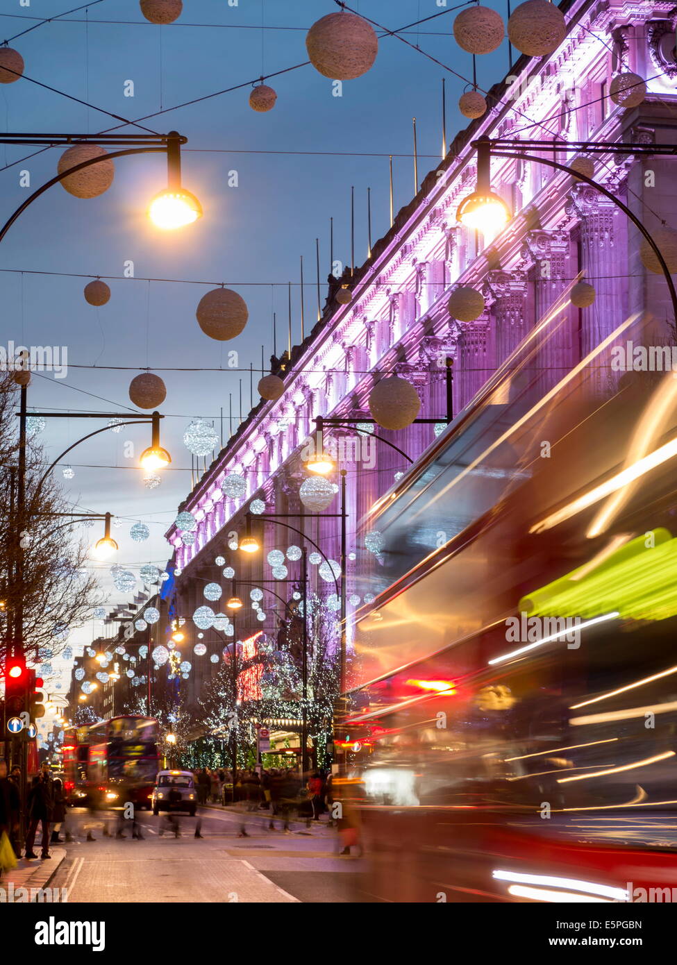 Selfridges in der Oxford Street an Weihnachten, London, England, Vereinigtes Königreich, Europa Stockfoto