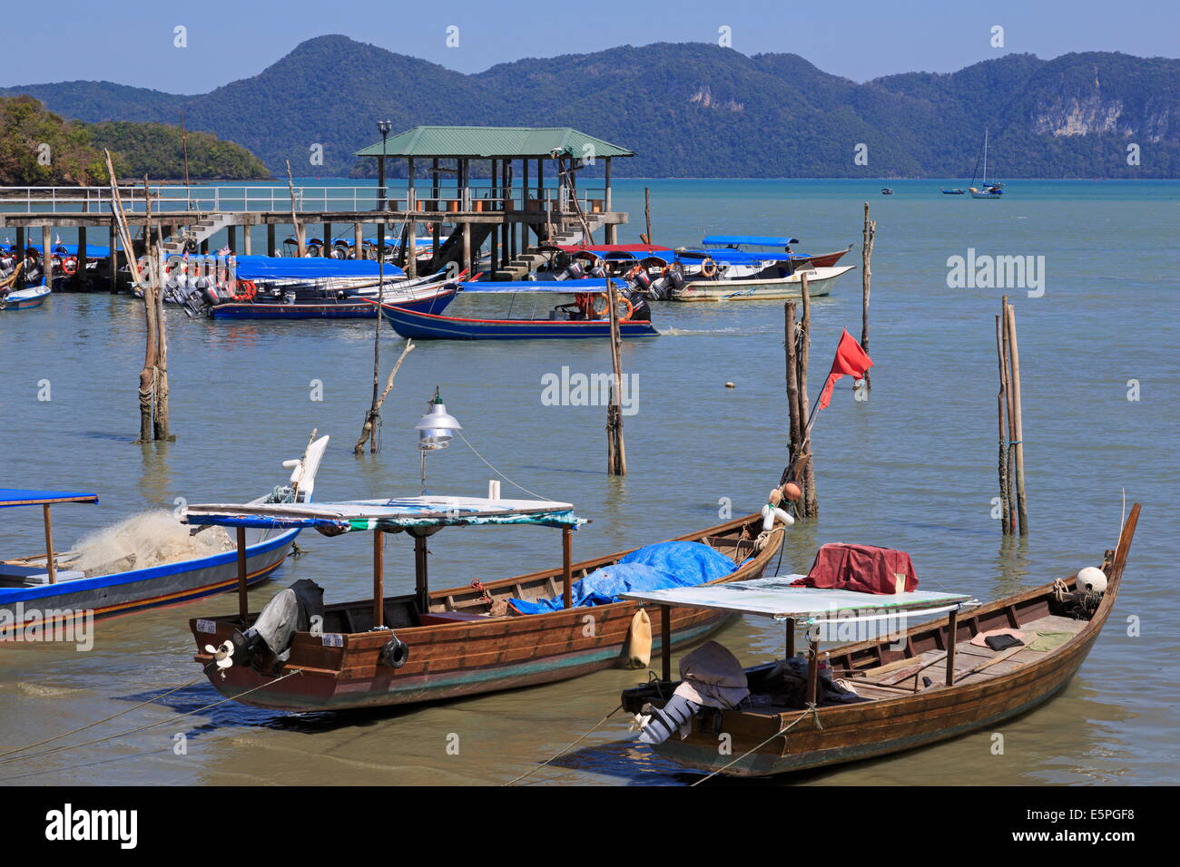 Angelboote/Fischerboote in Porto Malai, Chenang Stadt, Insel Langkawi, Malaysia, Südostasien, Asien Stockfoto