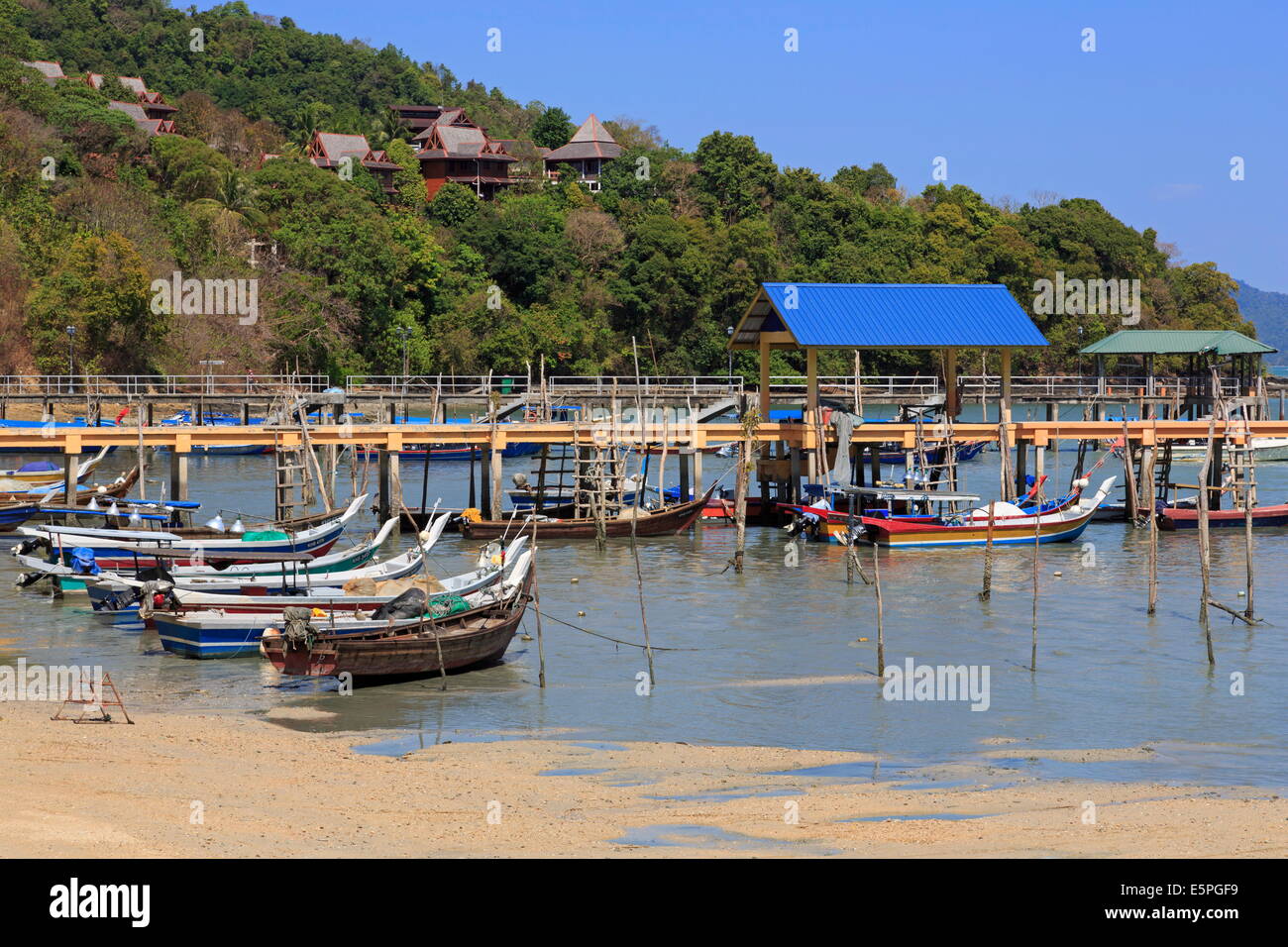 Angelboote/Fischerboote in Porto Malai, Chenang Stadt, Insel Langkawi, Malaysia, Südostasien, Asien Stockfoto