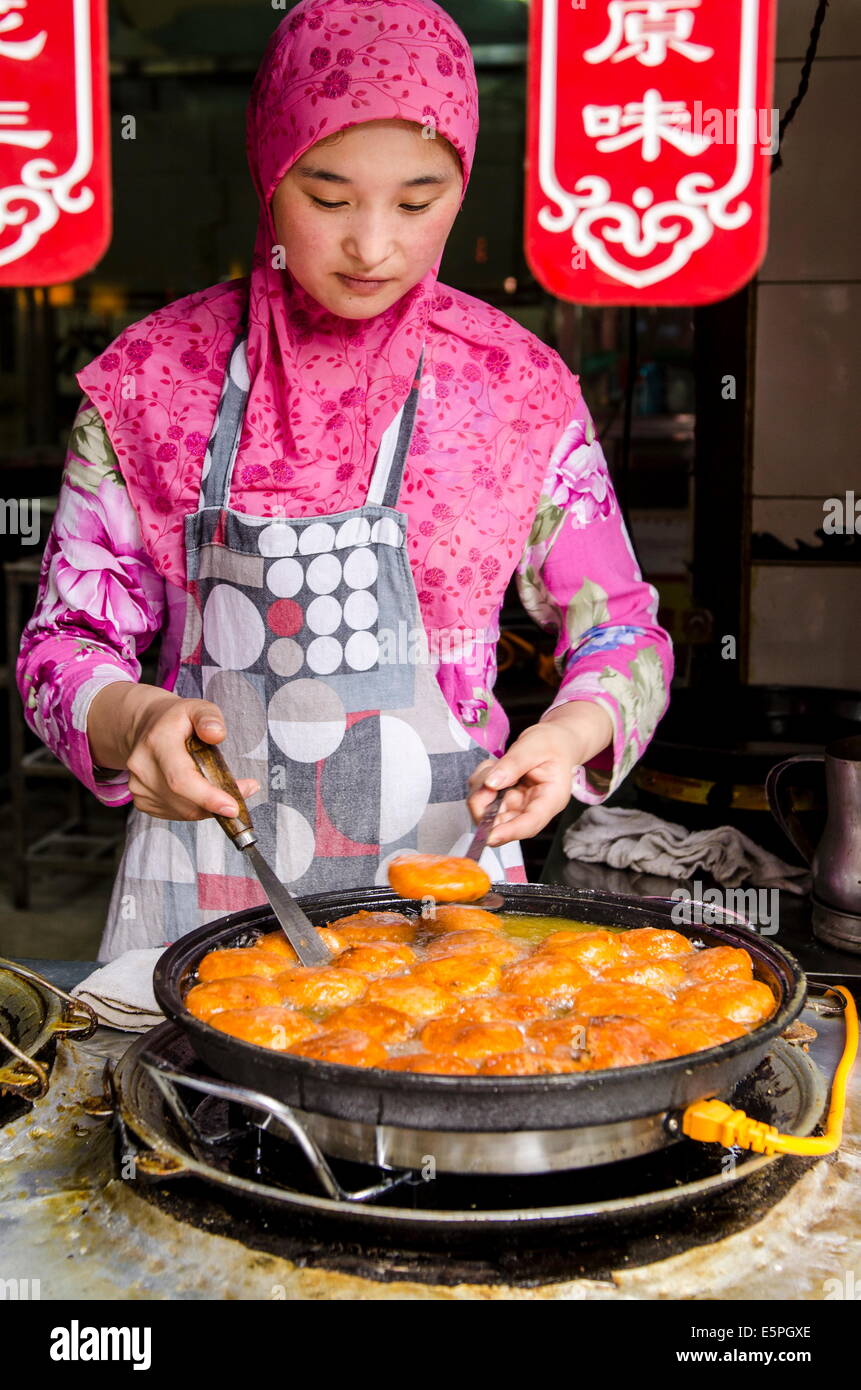 Uyghur Essen im muslimischen Viertel Markt, Guilin, Guangxi, China, Asien Stockfoto