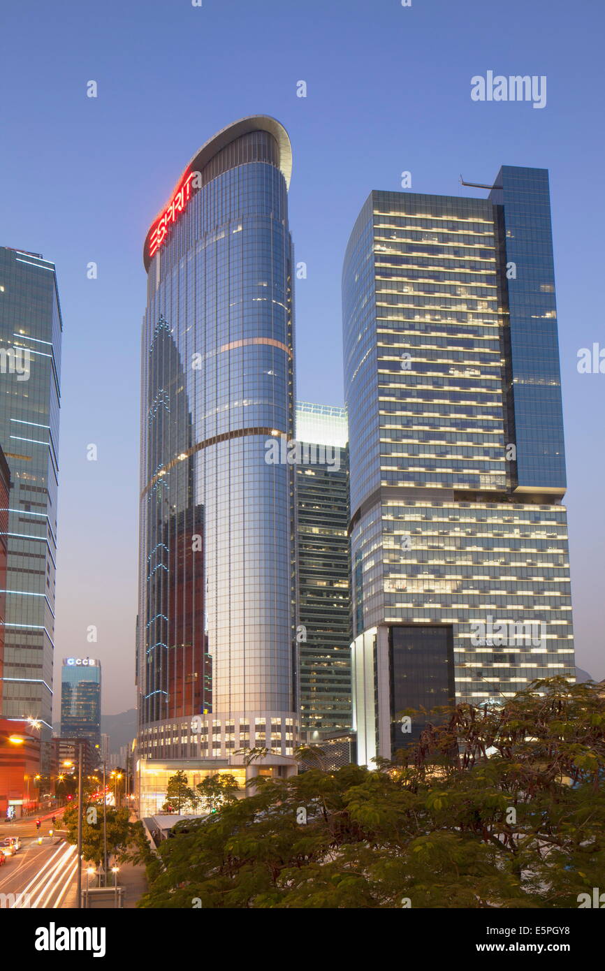 Entreprise Platz drei bei Dämmerung, Kowloon Bay, Kowloon, Hong Kong, China, Asien Stockfoto