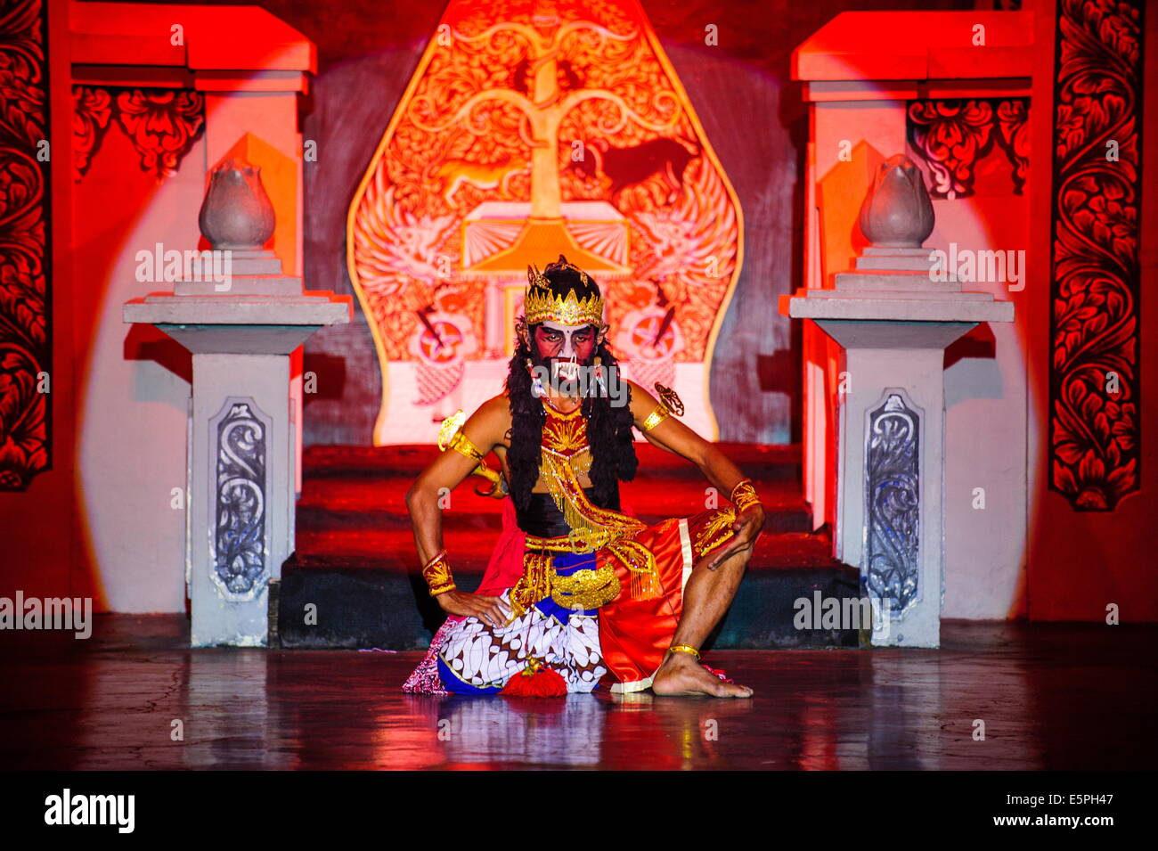 Tänzerin bei einem traditionellen javanischen Tanz, Yogyakarta, Java, Indonesien, Südostasien, Asien Stockfoto