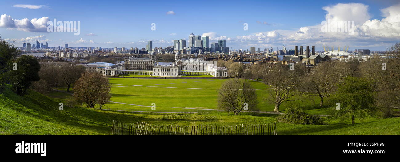 Panoramablick von Canary Wharf, dem Millennium Dome und City of London, Greenwich Park, London, England, Vereinigtes Königreich Stockfoto