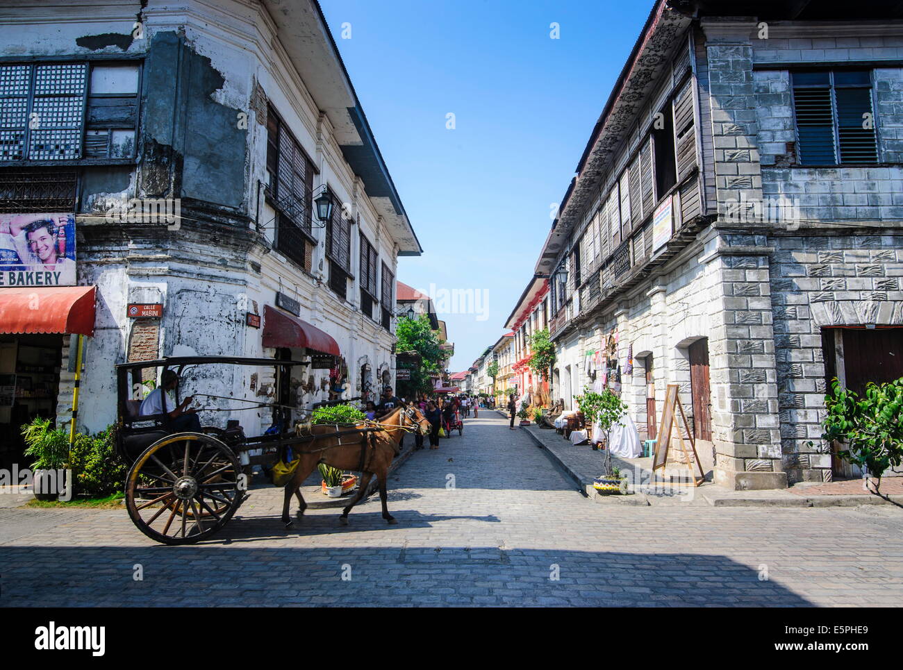 Pferdewagen fahren durch die spanische Kolonialarchitektur in Vigan, der UNESCO, nördlichen Luzon, Philippinen, Südostasien Stockfoto