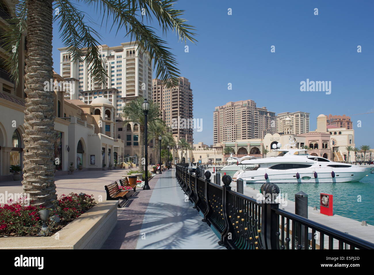 Wasser und Hafen, Pearl, Doha, Qatar, Nahost Stockfoto