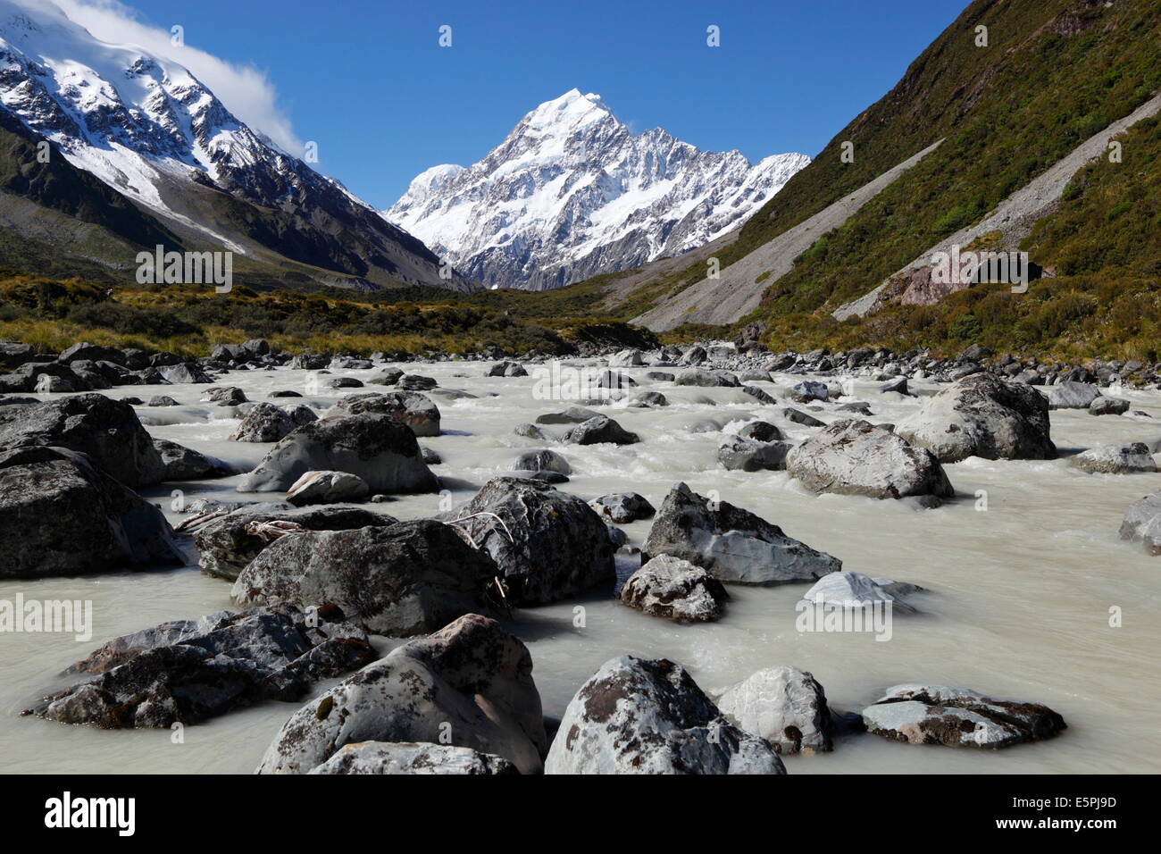 Hooker Valley und Fluss mit Mount Cook, Mount Cook Nationalpark, der UNESCO, Region Canterbury, Südinsel, Neuseeland Stockfoto