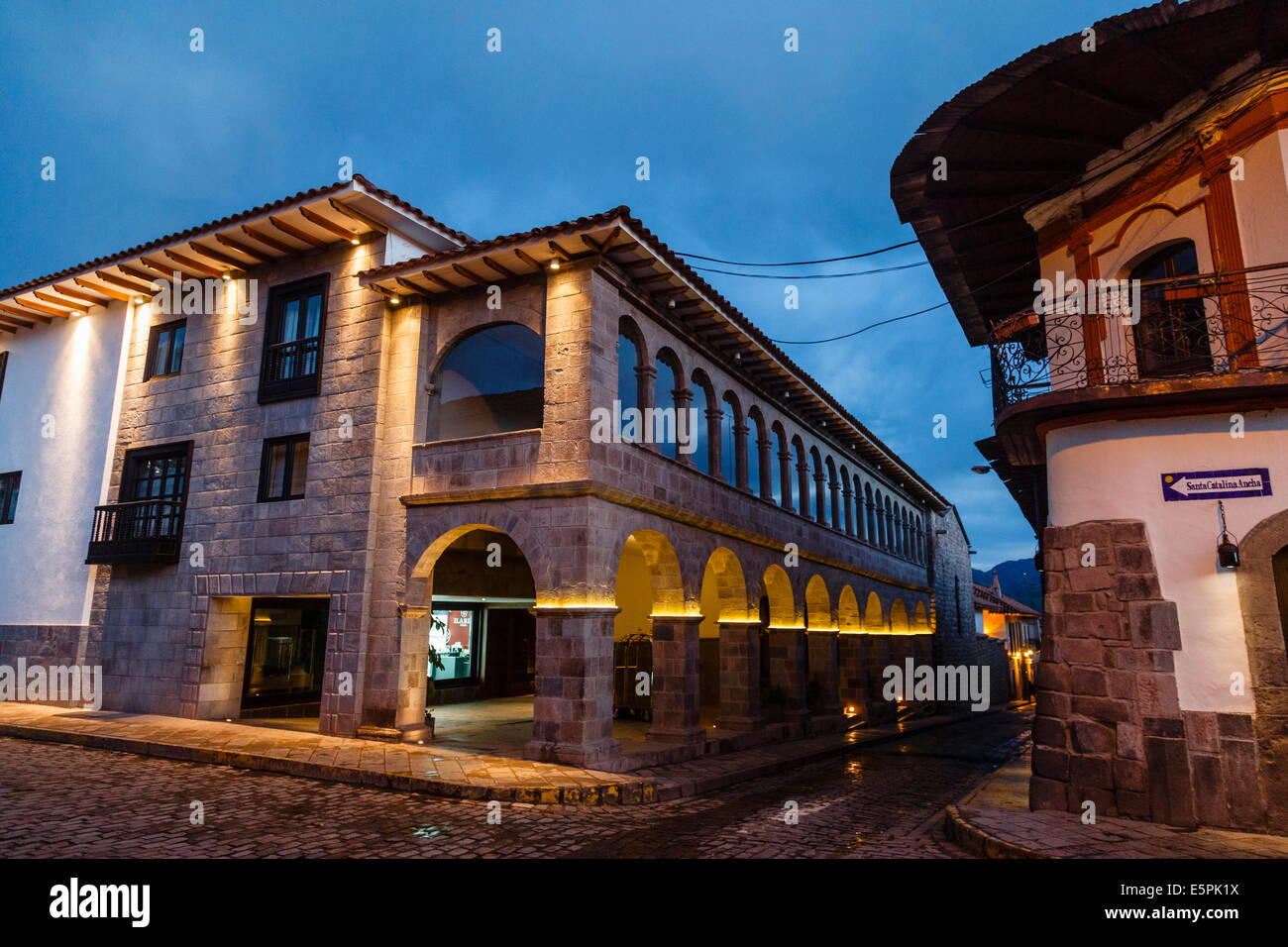 Das äußere des JW Marriott Hotel ist ein altes restauriertes Kloster, Cuzco, UNESCO World Heritage Site, Peru, Südamerika Stockfoto