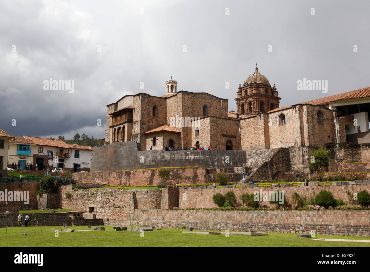 Blick über Cuzco und Santo Domingo Kirche, UNESCO-Weltkulturerbe, Cuzco, Peru, Südamerika Stockfoto Blick über Cuzco und Santo Domingo Kirche, UNESCO-Weltkulturerbe, Cuzco, Peru, Südamerika Stockfoto