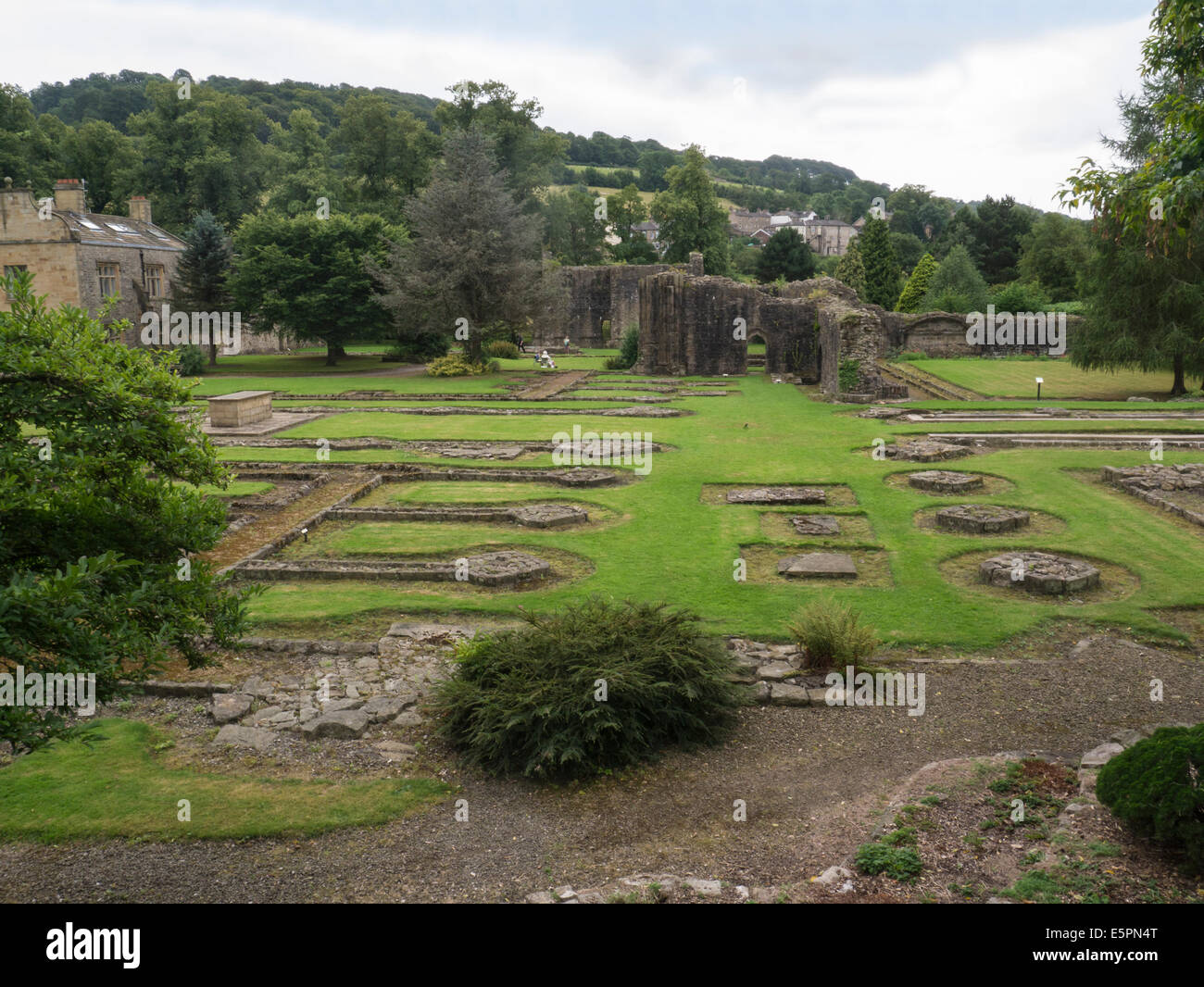 Blick über Haus und Ruinen der Mönche Aufenthaltsraum und Sakristei Whalley Abbey Lancashire Stockfoto