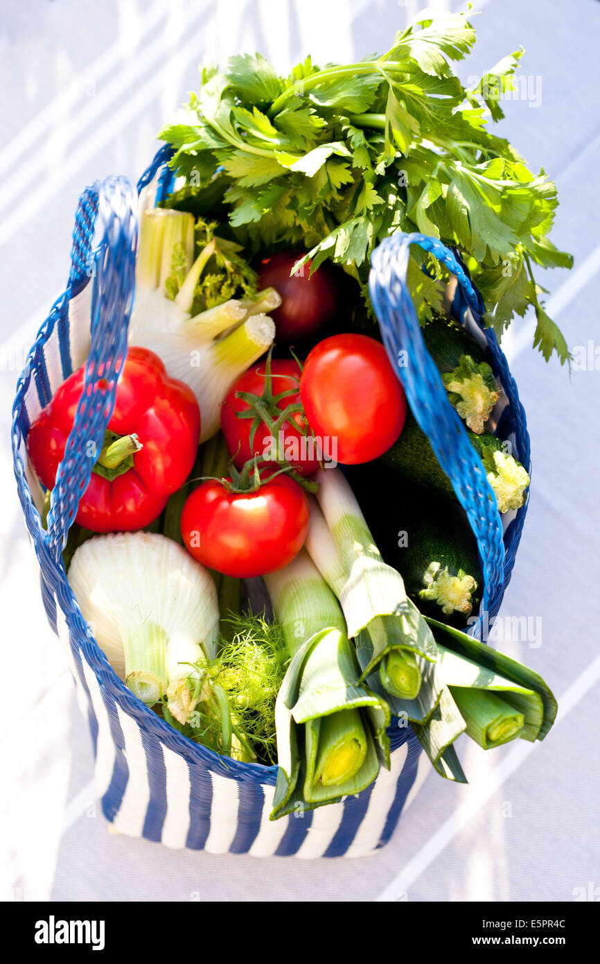 Stillleben mit frischem Gemüse. Stockfoto