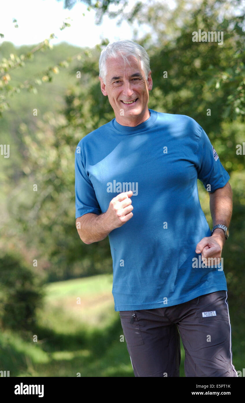 60 Jahre alten Mann läuft. Stockfoto