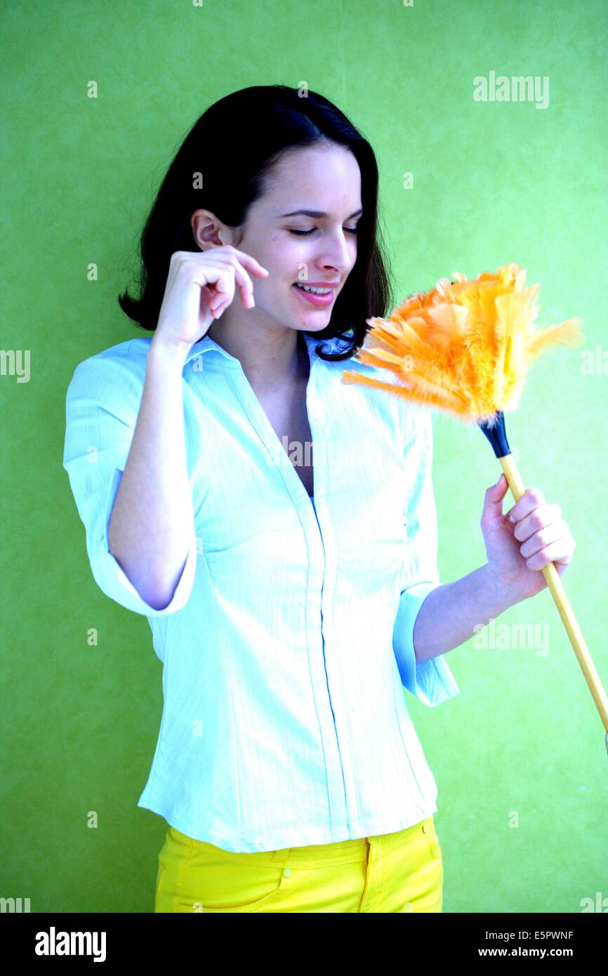 Frau von allergischer Rhinitis leiden, durch Staub. Stockfoto
